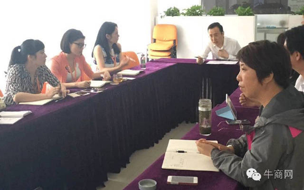 專家團隊緊急會議現場 