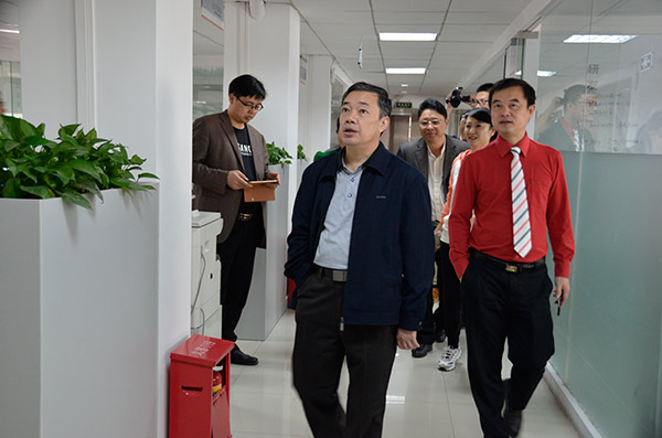 廣西省賀州市陳翼明副市長帶領市政府考察團蒞臨牛商網參觀指導